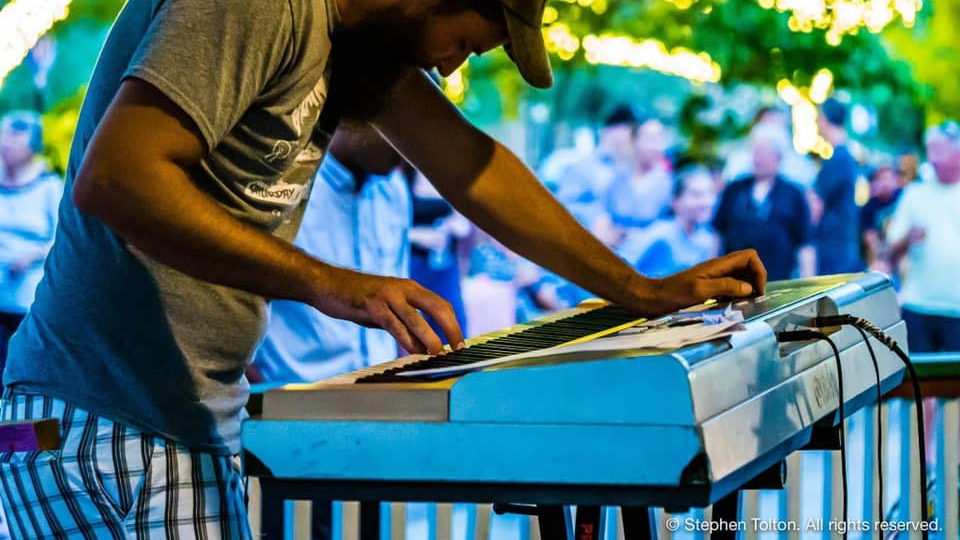 Musician plays to crowd at Jenkintown Night Market - image by Stephen Tolton 